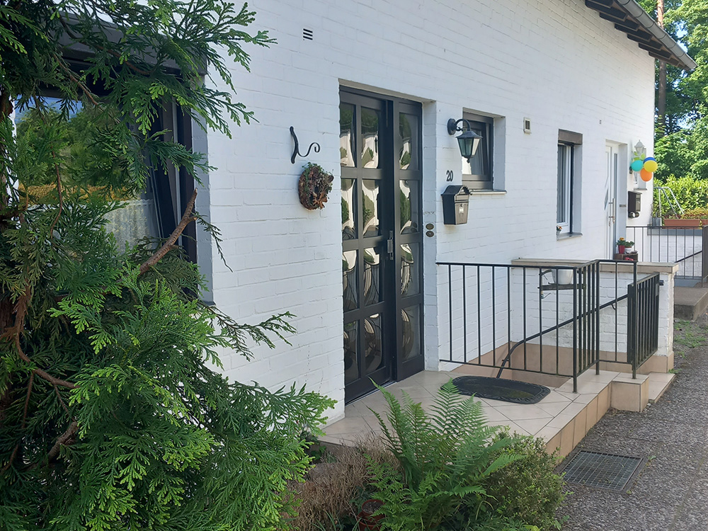 Älteres Reihenmittelhaus in zentraler Lage sucht kleine Familie