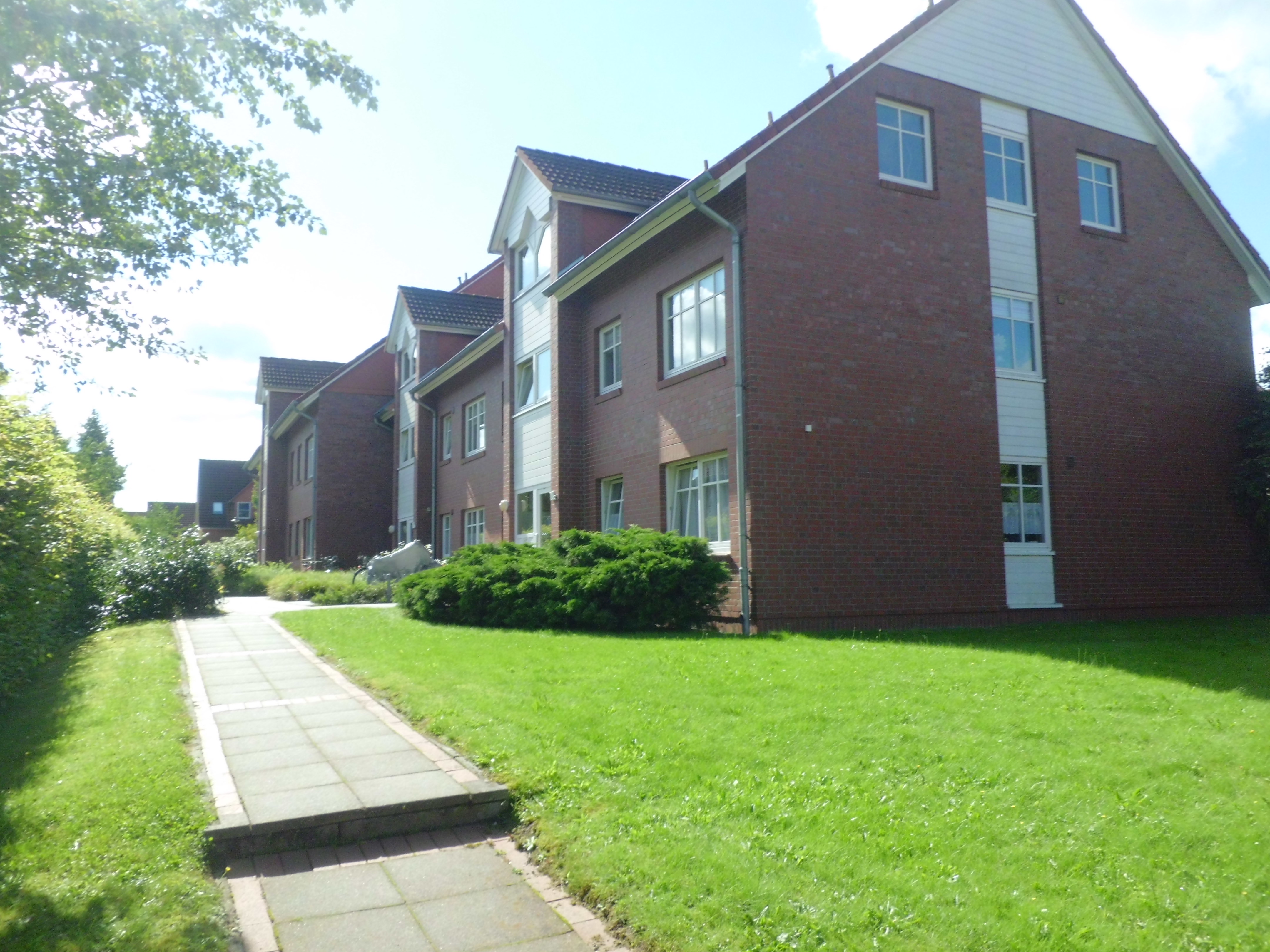 DG-Eigentumswohnung mit 3 Zimmern, Loggia und Garage