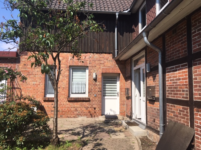 Großzügige Wohnung mit separatem Eingang und eigenem Garten